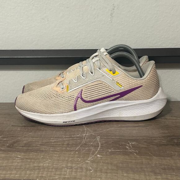 Nike Air Zoom Pegasus 40 (DV3854-800) Women’s Running Shoes Size 9 Guava Ice - Picture 1 of 8